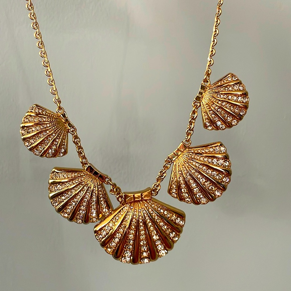 NWT Kate Spade Gold Shore Thing Clam Collar Necklace - Picture 2 of 3